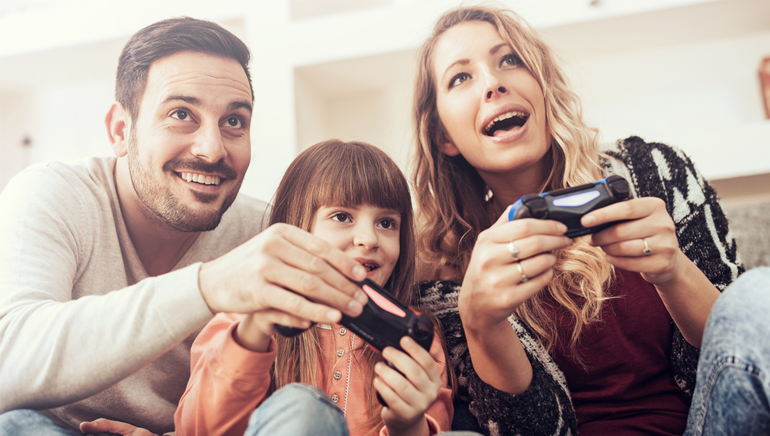 Cinq conseils pour organiser une soirée jeux en famille - Hamac Univers